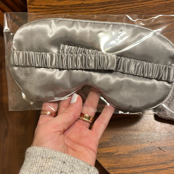 Inspirational box soft throw blacker 50” x 65” eye mask fuzzy socks and card - Picture 7 of 7